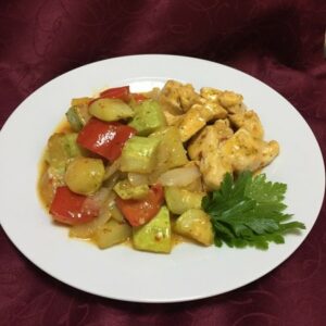 Курица с овощами в соусе свит-чилли